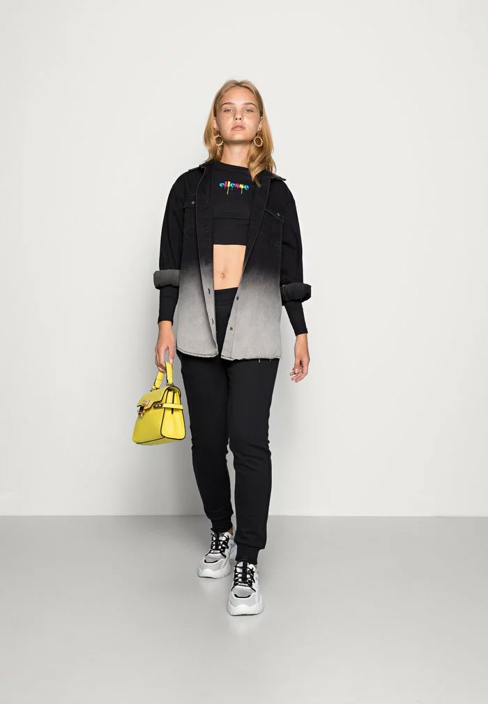 Ellesse WITTER CROP - T-shirt à Manches Longues - Black 2 Ellesse WITTER CROP - T-shirt à Manches Longues - Black – Image 2