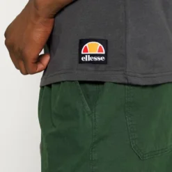 Ellesse AVEL TEE - T-shirt Imprimé - Dark Grey -Ellesse Elegant Boutique 06e9d10467ba438193993dd38e380331