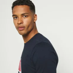 Ellesse ALTERZI - T-shirt Imprimé - Navy 10 Ellesse ALTERZI - T-shirt Imprimé - Navy -Ellesse Elegant Boutique 0753a25a36d8485bb430023f826f31cf