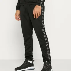 Ellesse RAYLO JOG SUIT - Survêtement - Black 11 Ellesse RAYLO JOG SUIT - Survêtement - Black -Ellesse Elegant Boutique 0c353afcb16c44cb9bbf072ac8ac73f0