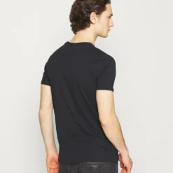 Ellesse HEBBER - T-shirt Imprimé - Black -Ellesse Elegant Boutique 0e17fdf92c93410283d53388dd96b443