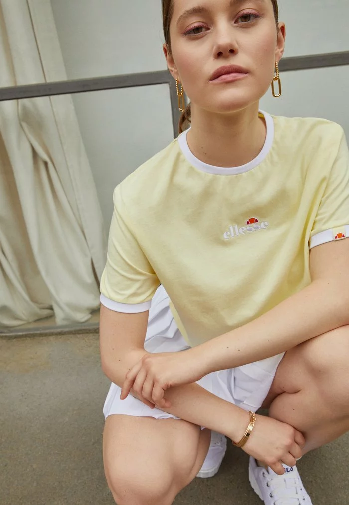 Ellesse DERLA CROP - T-shirt Basique - Light Yellow 3 Ellesse DERLA CROP - T-shirt Basique - Light Yellow – Image 3