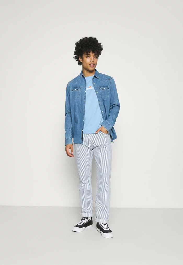 Ellesse MAVOZ UNISEX - T-shirt Imprimé - Light Blue 2 Ellesse MAVOZ UNISEX - T-shirt Imprimé - Light Blue – Image 2