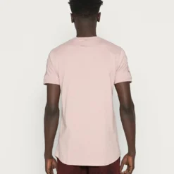 Ellesse OMINI - T-shirt Imprimé - Light Pink -Ellesse Elegant Boutique 2a3c757f6d8c4f83937dfc42be69dca7