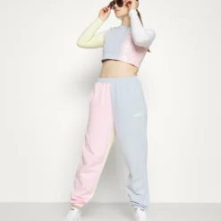 Ellesse POMERIGGIO CROP - T-shirt à Manches Longues - Multi 14 Ellesse POMERIGGIO CROP - T-shirt à Manches Longues - Multi -Ellesse Elegant Boutique 320c26df71d44a4d91c9efd07eadcc62