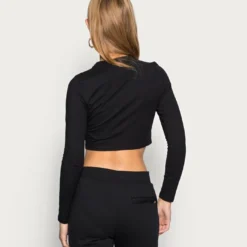 Ellesse WITTER CROP - T-shirt à Manches Longues - Black 7 Ellesse WITTER CROP - T-shirt à Manches Longues - Black -Ellesse Elegant Boutique 35023e7812c2463dbeb19f130bf91141