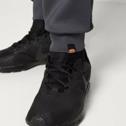 Ellesse RENSTO JOG SUIT - Survêtement - Dark Grey 17 Ellesse RENSTO JOG SUIT - Survêtement - Dark Grey -Ellesse Elegant Boutique 366e2d04d0d147939730e44efc53181d