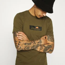 Ellesse OMBRONO - T-shirt Imprimé - Khaki 11 Ellesse OMBRONO - T-shirt Imprimé - Khaki -Ellesse Elegant Boutique 3952a2a8ee2b4fcc9582a9a9dc0af17e