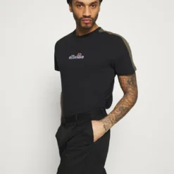 Ellesse CARCANO - T-shirt Imprimé - Black -Ellesse Elegant Boutique 39878b9ebe3e495bb53fa4505b70e276
