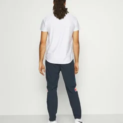 Ellesse CENNO TRACK PANT - Pantalon Classique - Navy 7 Ellesse CENNO TRACK PANT - Pantalon Classique - Navy -Ellesse Elegant Boutique 39d63eeb1c8b42f9b23531661528d9dc