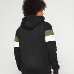 Ellesse SALLAS HOODY - Sweatshirt - Black -Ellesse Elegant Boutique 3a95df2b15fd4f94bce1e271723643ca