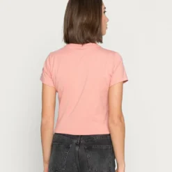 Ellesse DROPPER CROP - T-shirt Basique - Pink 7 Ellesse DROPPER CROP - T-shirt Basique - Pink -Ellesse Elegant Boutique 402da471215d402fbc885e1d734d24dd