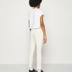 Ellesse ADALINA - Pantalon De Survêtement - Beige 10 Ellesse ADALINA - Pantalon De Survêtement - Beige -Ellesse Elegant Boutique 47fc1359fd434410b2edf6ac9e316500