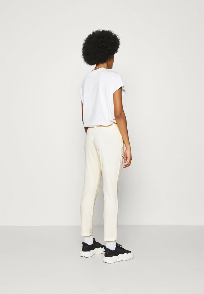 Ellesse ADALINA - Pantalon De Survêtement - Beige 3 Ellesse ADALINA - Pantalon De Survêtement - Beige – Image 3