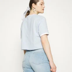 Ellesse DERLA CROP - T-shirt Basique - Light Blue -Ellesse Elegant Boutique 4a3c30ecb98042a1894c76157f78e32e