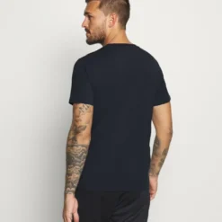 Ellesse CELLA - T-shirt Imprimé - Navy -Ellesse Elegant Boutique 578fd049926f4a8b8284568f359fe83a