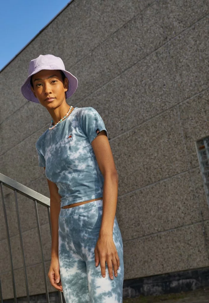 Ellesse VIKINS TIE DYE CROP - T-shirt Imprimé - Green/white 1 Ellesse VIKINS TIE DYE CROP - T-shirt Imprimé - Green/white