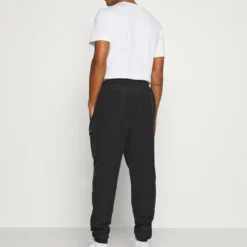 Ellesse STOREO - Pantalon De Survêtement - Black 7 Ellesse STOREO - Pantalon De Survêtement - Black -Ellesse Elegant Boutique 627f4ad095ab4b669f3b57d095a1531f
