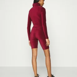 Ellesse HOLLIE - T-shirt à Manches Longues - Burgundy -Ellesse Elegant Boutique 630544bee3fa4ea0ab829acb25085c3c