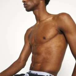 Ellesse TEYNOR SWIMSHORT - Short De Bain - Black/white -Ellesse Elegant Boutique 681c13d501d140939f64bd77736d9efd