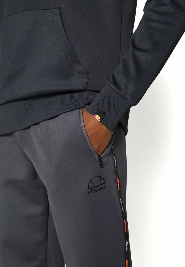 Ellesse RENSTO JOG SUIT - Survêtement - Dark Grey 10 Ellesse RENSTO JOG SUIT - Survêtement - Dark Grey – Image 10