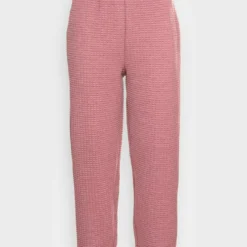 Ellesse ORANGAN PANT - Pantalon De Survêtement - Dark Pink 8 Ellesse ORANGAN PANT - Pantalon De Survêtement - Dark Pink -Ellesse Elegant Boutique 6bbd1f1bf4284dfca7502caeb06e5ac9