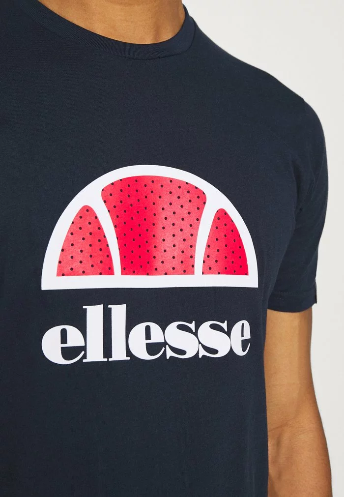 Ellesse ALTERZI - T-shirt Imprimé - Navy 6 Ellesse ALTERZI - T-shirt Imprimé - Navy – Image 6