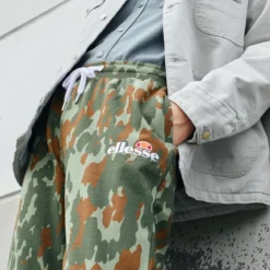 Ellesse NIORO CAMO JOGGER - Pantalon De Survêtement - Khaki -Ellesse Elegant Boutique 70e8ef4a5cca47209ed7072983cf0344