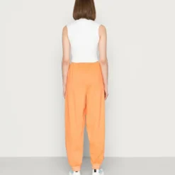 Ellesse CRYSANTHEMUM JOGGER - Pantalon De Survêtement - Orange -Ellesse Elegant Boutique 7438f7e640264ec9a7d7eb64853129d9