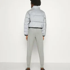 Ellesse CROPPED PUFFER JACKET - Veste D'hiver - Silver -Ellesse Elegant Boutique 7456b7e7ba664e7e89917c356f8115cb