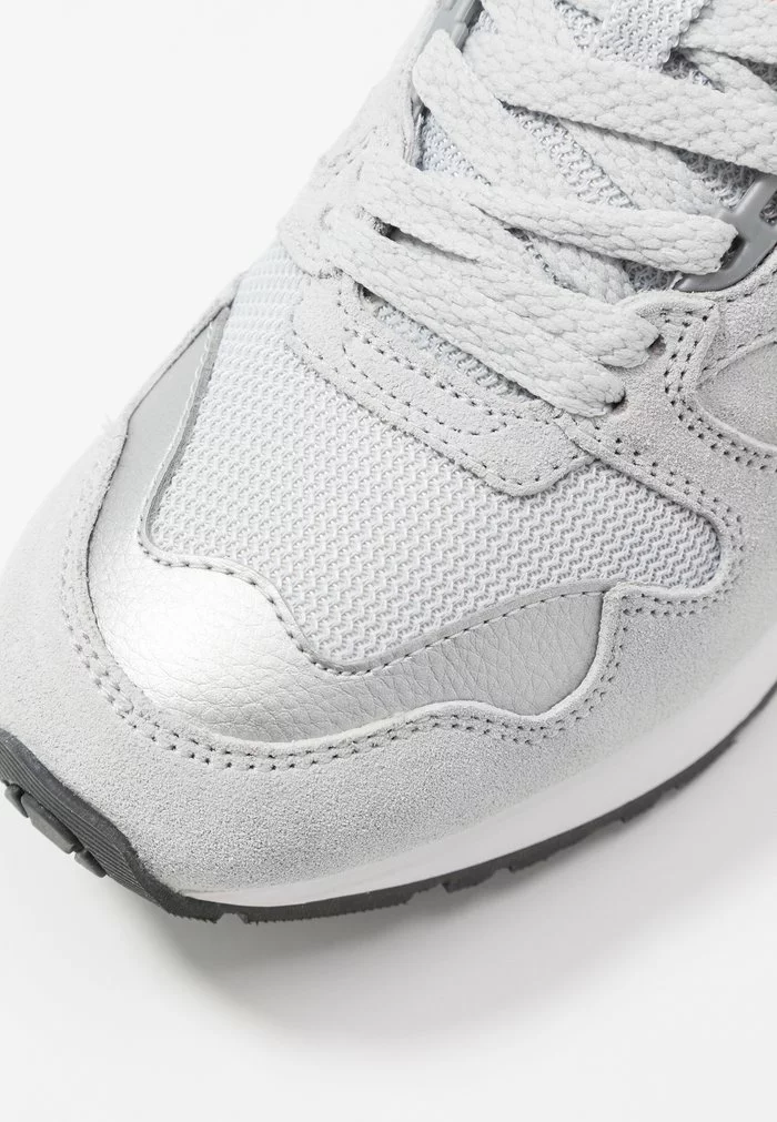 Ellesse Baskets Basses - Light Grey/fluro Pink 3 Ellesse Baskets Basses - Light Grey/fluro Pink – Image 3