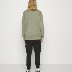 Ellesse CALENDULA - Sweatshirt - Khaki -Ellesse Elegant Boutique 8055c26b57dc4a9bb37f950bfa1012ce