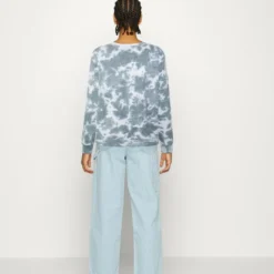 Ellesse AGATA - Sweatshirt - Tie Dye 7 Ellesse AGATA - Sweatshirt - Tie Dye -Ellesse Elegant Boutique 869a584672124e7ebb7525e79b4a3d29