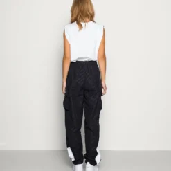 Ellesse EVERS TRACK PANT - Pantalon De Survêtement - Black -Ellesse Elegant Boutique 88b776c044c04a9babefc506a190c208