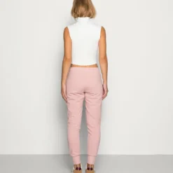 Ellesse FRIVOLA PANT - Pantalon De Survêtement - Pink Smu -Ellesse Elegant Boutique 8f55bce9ac924854b8e9007606622432