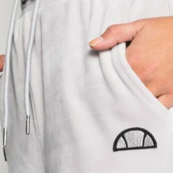 Ellesse INDIA PANT - Pantalon De Survêtement - Light Grey 9 Ellesse INDIA PANT - Pantalon De Survêtement - Light Grey -Ellesse Elegant Boutique 9748d12104eb42c99ce4315cda258eaa