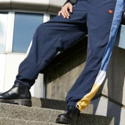 Ellesse DULCIS - Pantalon De Survêtement - Navy 11 Ellesse DULCIS - Pantalon De Survêtement - Navy -Ellesse Elegant Boutique b2e1988e921c4d2086e6933e9b36c26a