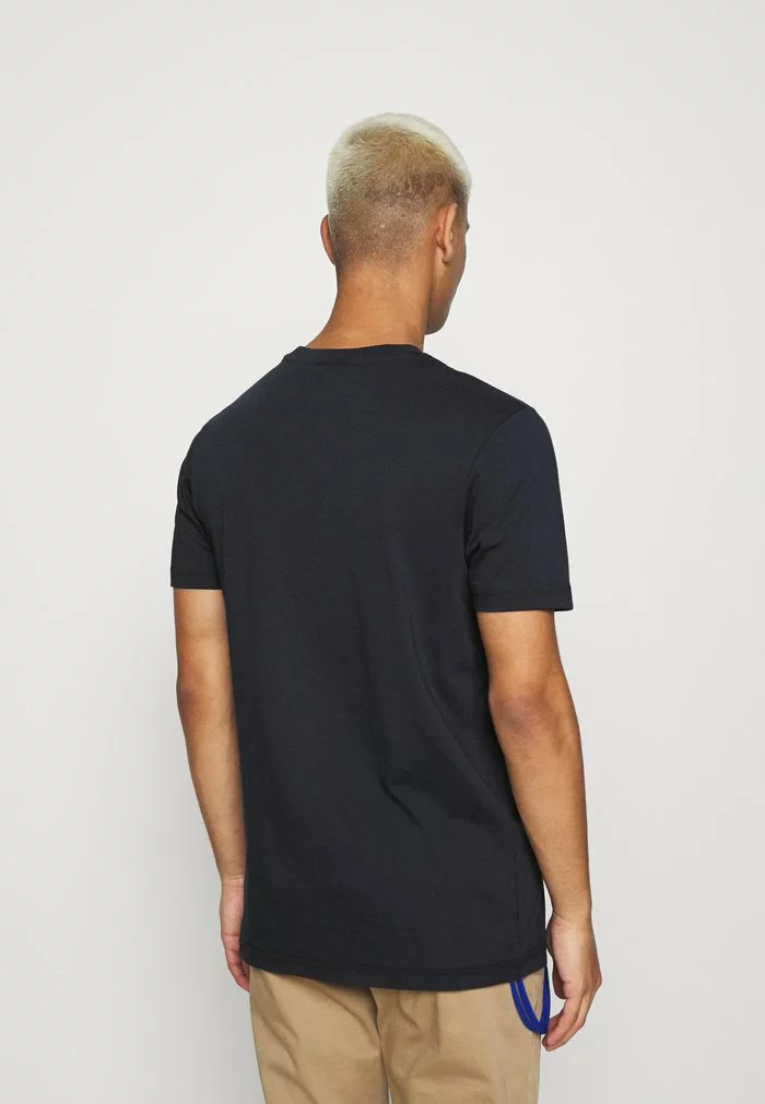 Ellesse MULTIZIO TEE - T-shirt Imprimé - Navy 3 Ellesse MULTIZIO TEE - T-shirt Imprimé - Navy – Image 3