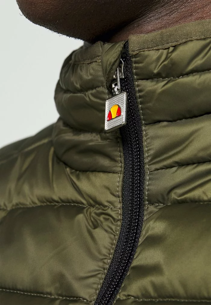 Ellesse BARDY - Veste Sans Manches - Khaki 9 Ellesse BARDY - Veste Sans Manches - Khaki – Image 9
