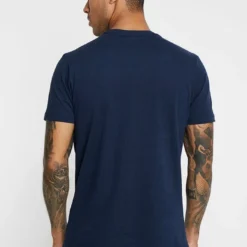 Ellesse VOODOO - T-shirt Imprimé - Navy 8 Ellesse VOODOO - T-shirt Imprimé - Navy -Ellesse Elegant Boutique b71489eb80b94d4e9288ecd4138ffcad