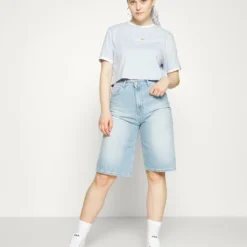 Ellesse DERLA CROP - T-shirt Basique - Light Blue -Ellesse Elegant Boutique b86dbca19cb7468abaf0217f9e6dc5b2