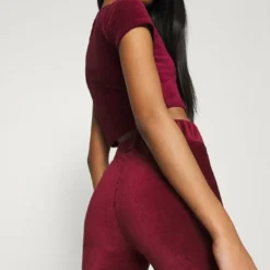 Ellesse HERIA - Short - Burgundy -Ellesse Elegant Boutique b8f263fcb8a94678b92897bc643e055e