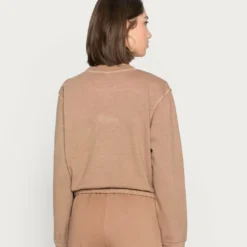 Ellesse POPSY CROPPED - Sweatshirt - Brown -Ellesse Elegant Boutique b9ff26fd4d704284915ed4b7d5f4c053