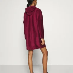 Ellesse BINKS - Robe De Jour - Burgundy -Ellesse Elegant Boutique bda1ed4d10304accbba670a98fe6af38
