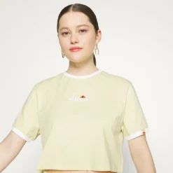 Ellesse DERLA CROP - T-shirt Basique - Light Yellow 15 Ellesse DERLA CROP - T-shirt Basique - Light Yellow -Ellesse Elegant Boutique c6ee208020b54081ae10c9311c9ec8bb