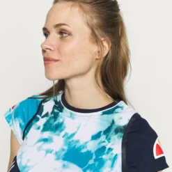 Ellesse REMI TEE - T-shirt Imprimé - Navy -Ellesse Elegant Boutique ce3e126598d8470f816b9857780eb844