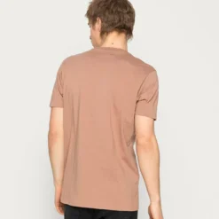 Ellesse RORRI - T-shirt Basique - Brown 7 Ellesse RORRI - T-shirt Basique - Brown -Ellesse Elegant Boutique cee69218a8324d0fa823bfe237443bf7