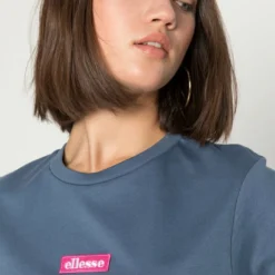 Ellesse NOCO - T-shirt Basique - Blue 9 Ellesse NOCO - T-shirt Basique - Blue -Ellesse Elegant Boutique cf369d7d864b4ac1b9e5b18ffec2c3ed