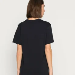 Ellesse STATION - T-shirt Imprimé - Black 7 Ellesse STATION - T-shirt Imprimé - Black -Ellesse Elegant Boutique cf6a0a91fea345549ed50a8018ea0986