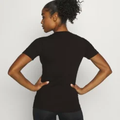 Ellesse DELLE - T-shirt Imprimé - Black -Ellesse Elegant Boutique d00a7143af1a49618d55ae0a07c1119a